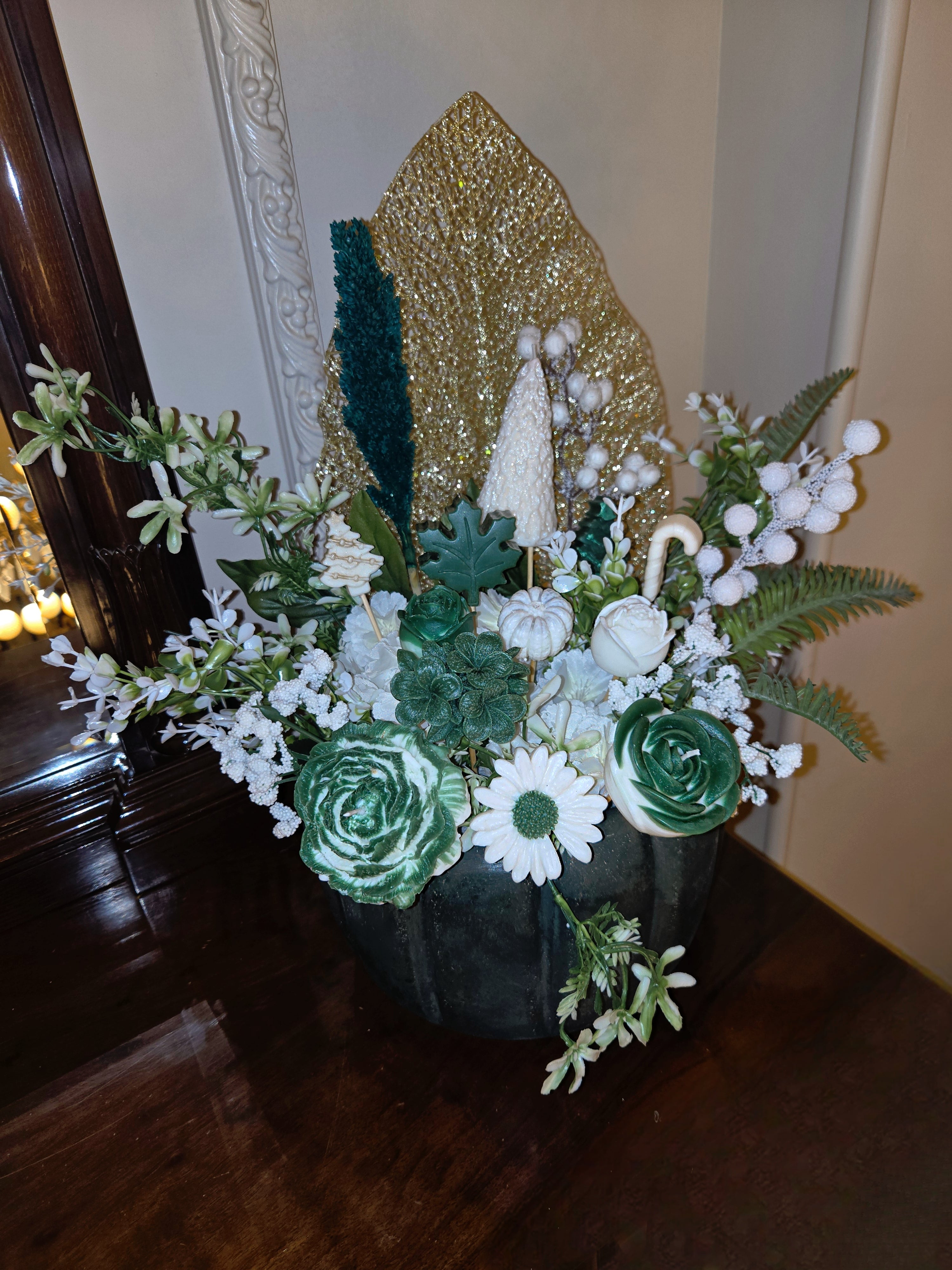 The Evergreen Frost Bouquet 🌹🌿