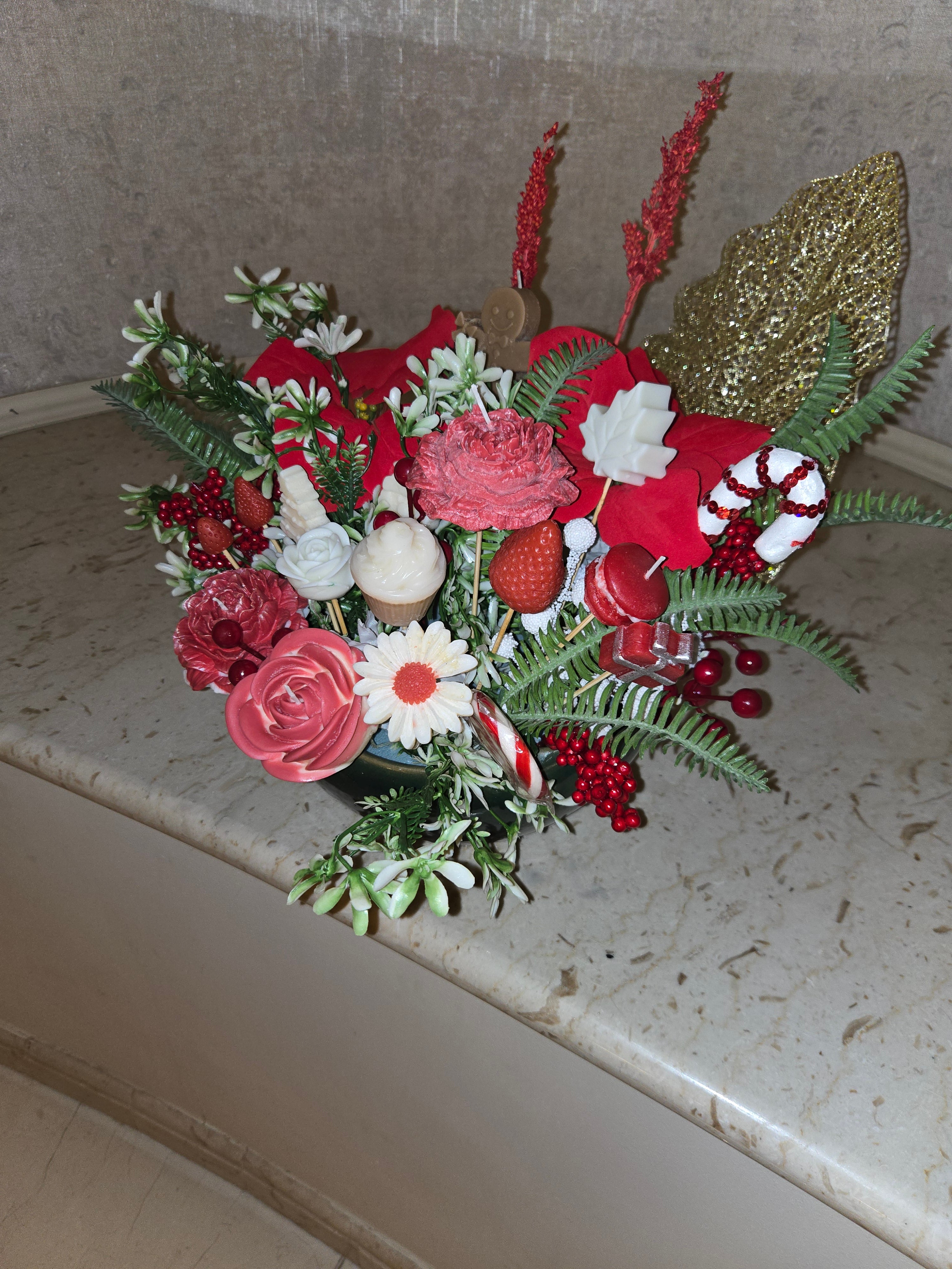 The Crimson Noël Bouquet 🌹