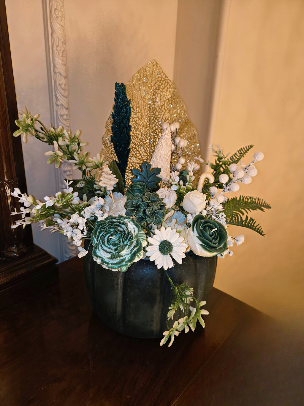 The Evergreen Frost Bouquet 🌹🌿